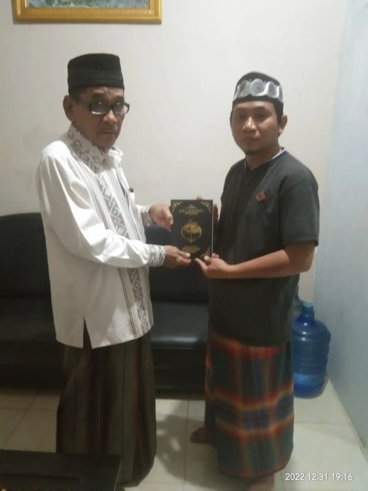 Dapat Kiriman Buku, Helper Muhammad Qasim di Makassar Bagikan Buku Mimpi, 1 Buku untuk Pengurus Muhammadiyah
