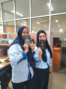 Kunjungi Salah Satu Pabrik di Jawa Tengah, Helper Muhammad Qasim Bagikan Buku Kumpulan Mimpi